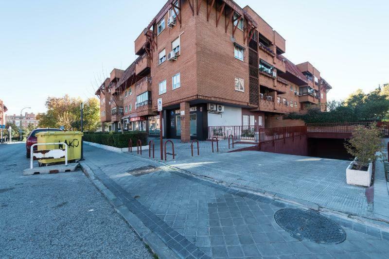 Vivienda Familiar Con Jardin Junto A Ifema Apartman Madrid Kültér fotó